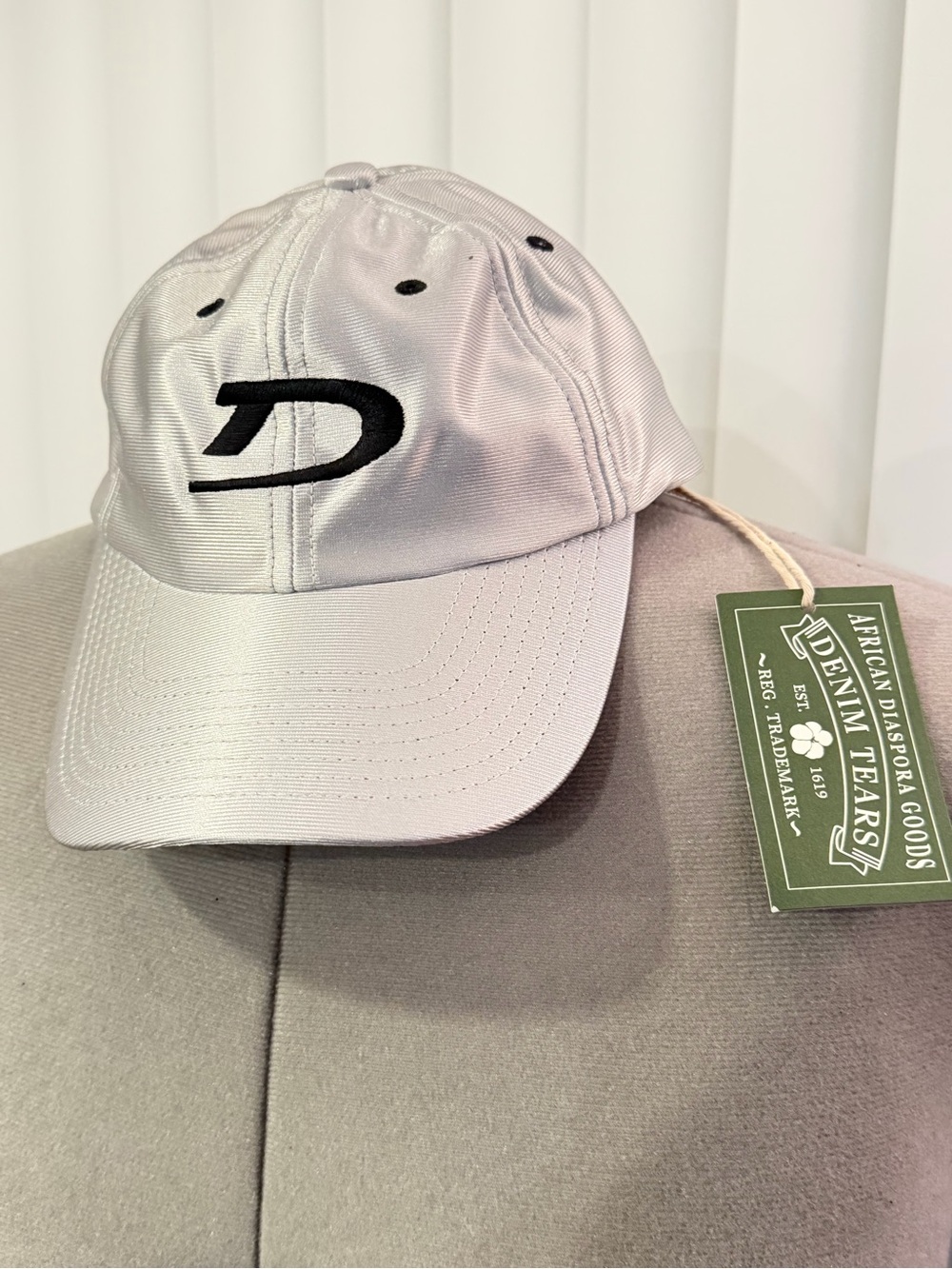 DENIM TEARS POLY DAZZLE CAP (SILVER)
